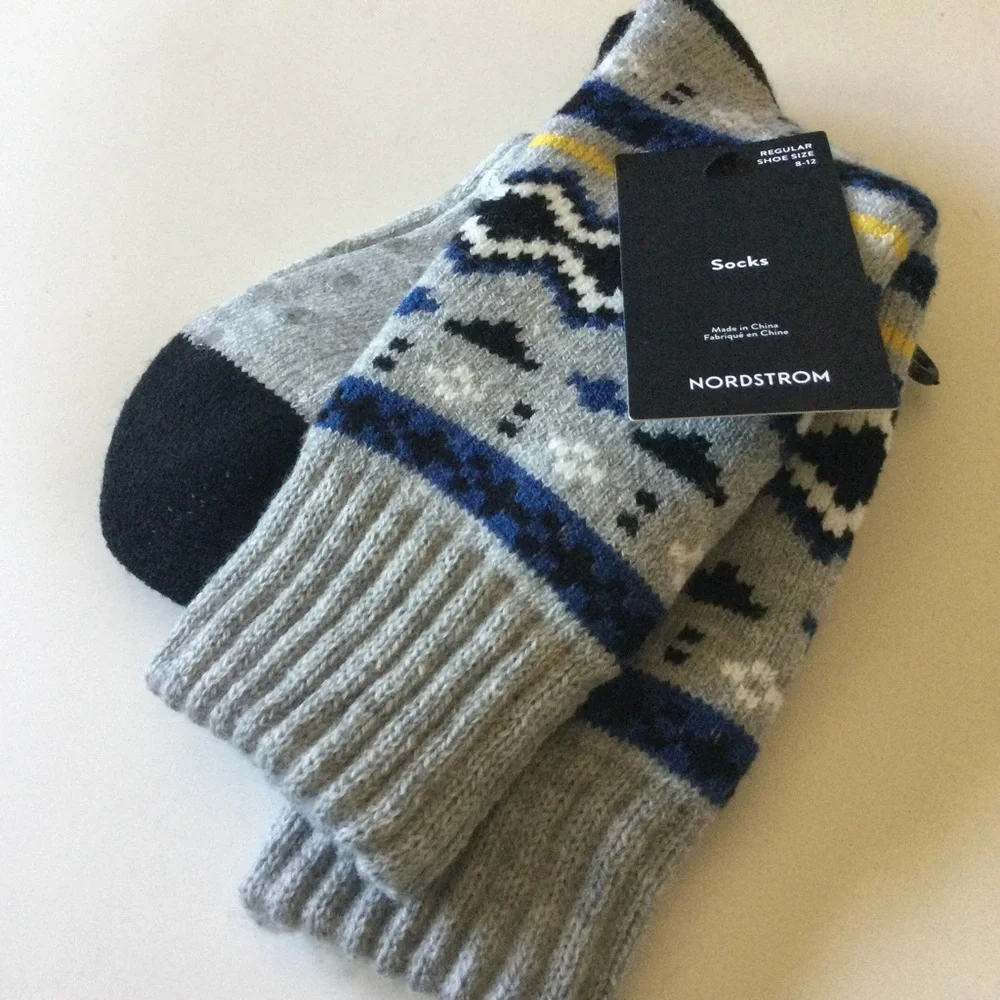 NORDSTROM MENS SOCKS WITH GRIPPER SOLES  GRAY BLUE YELLOW FAIR ISLE PRINT NWT